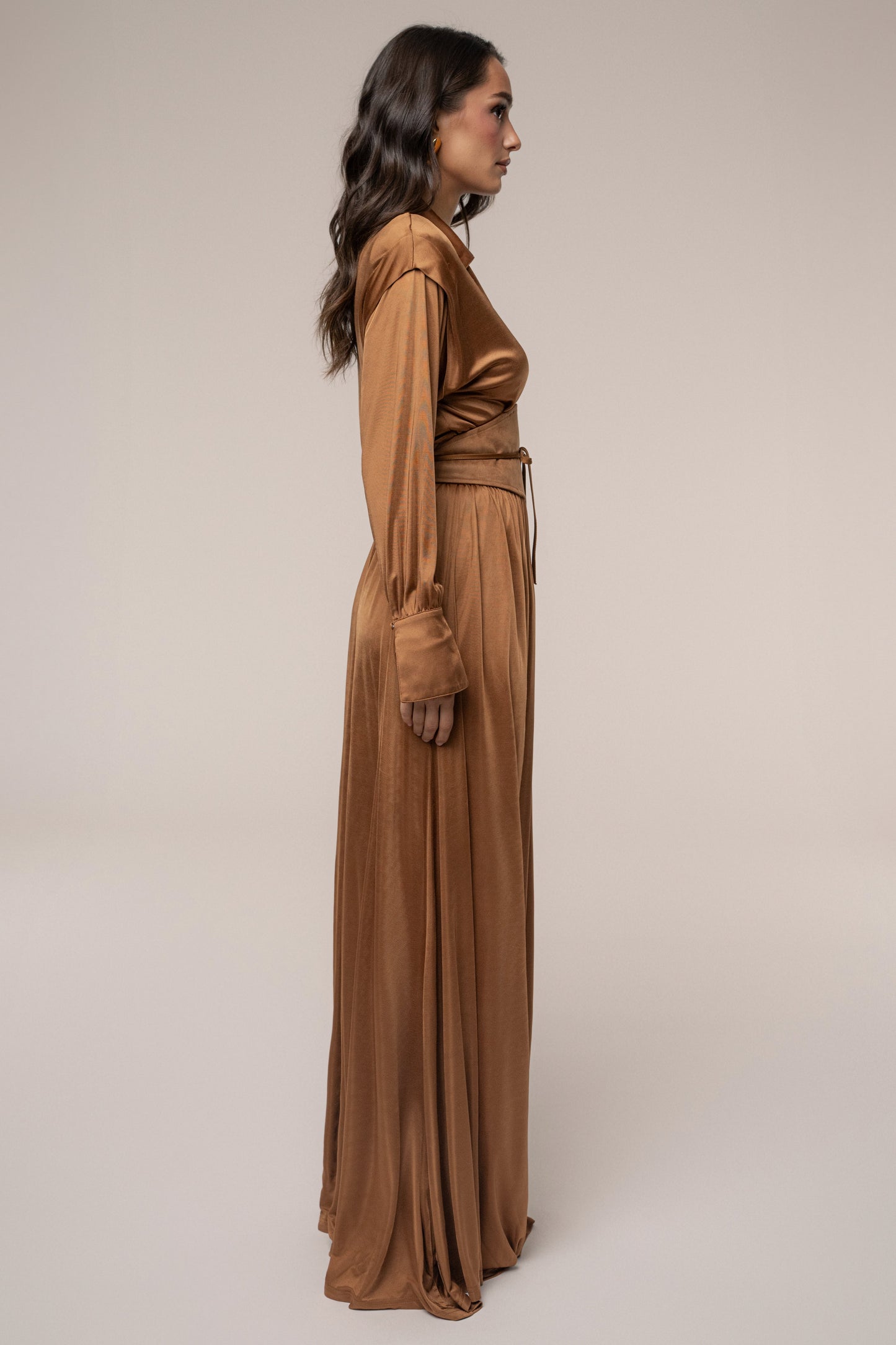 « Ligne Haute » — Robe Longue à Col, Fauve