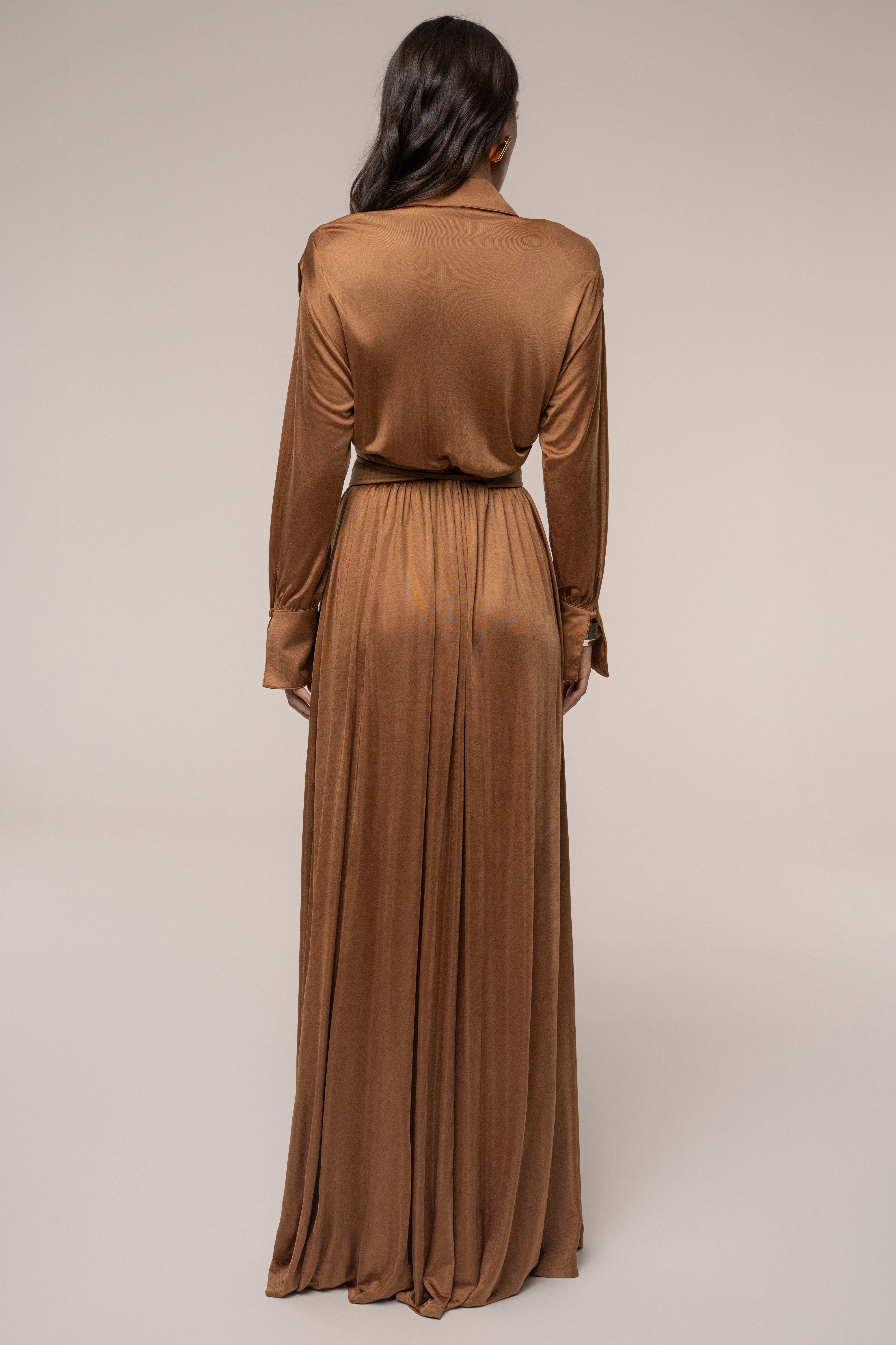 « Ligne Haute » — Robe Longue à Col, Fauve