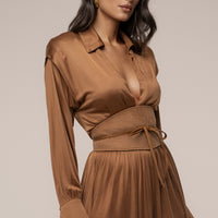 « Ligne Haute » — Robe Longue à Col, Fauve