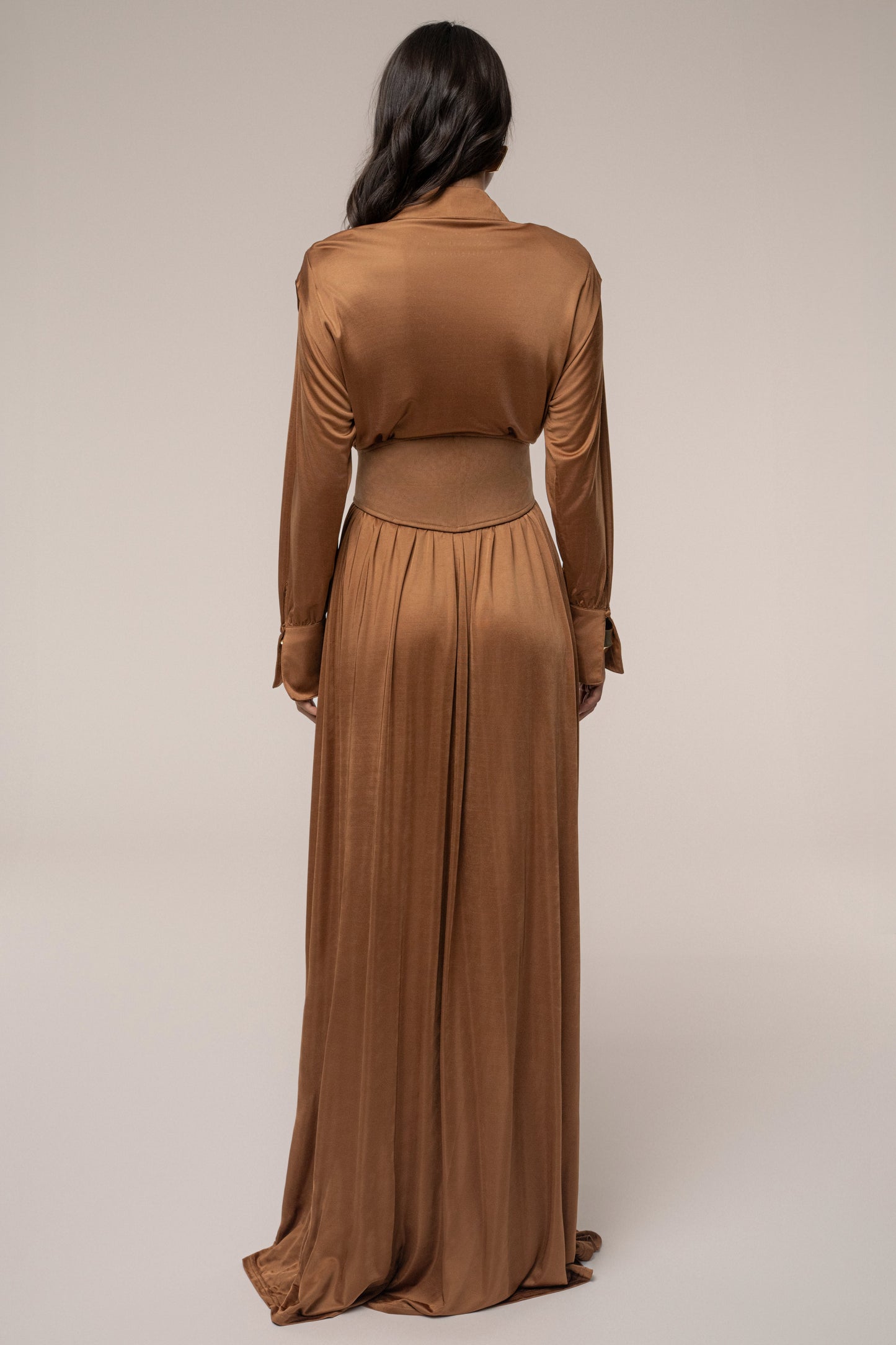 « Ligne Haute » — Robe Longue à Col, Fauve