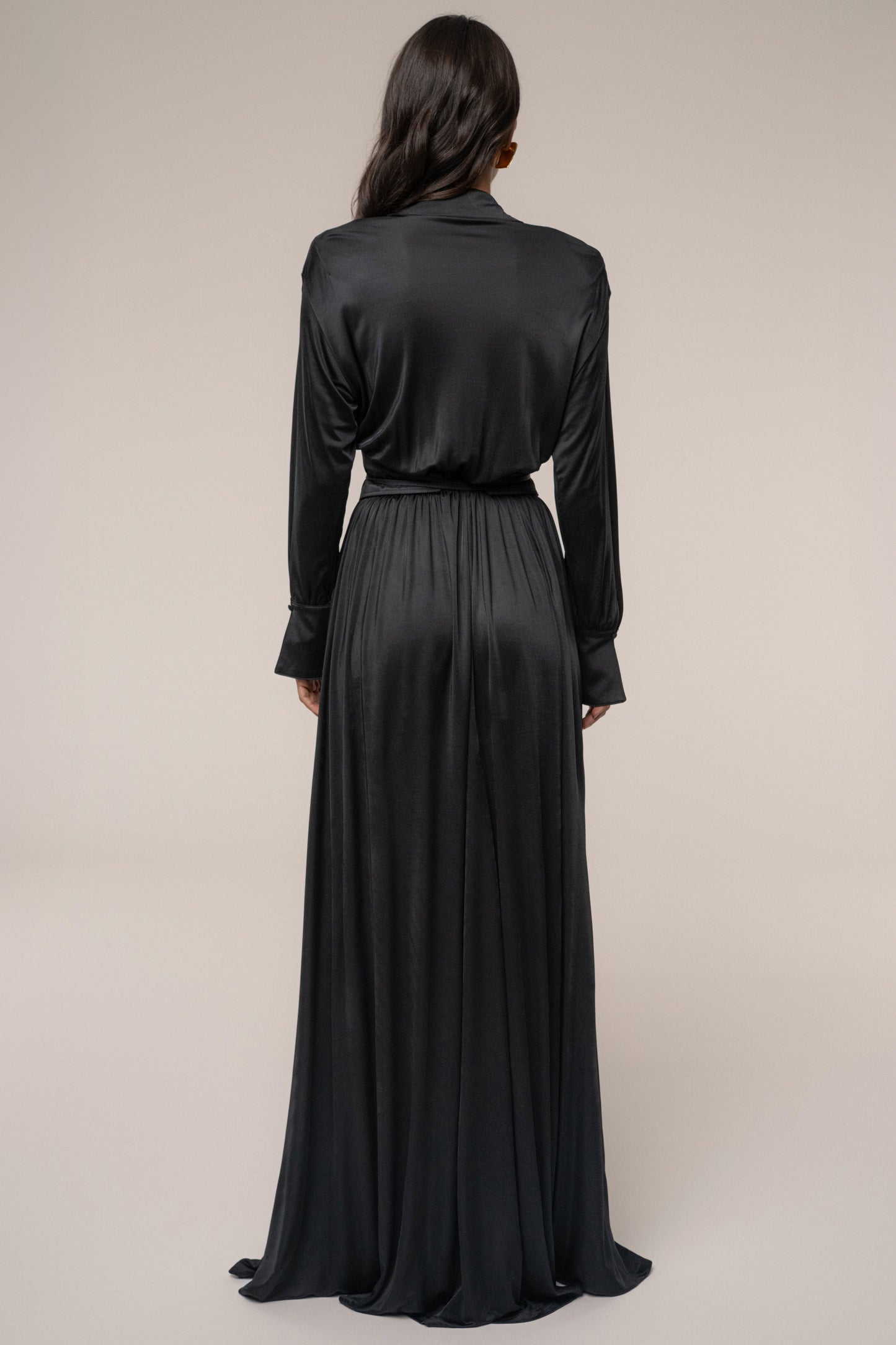 « Ligne Haute » — Robe Longue à Col, Noir