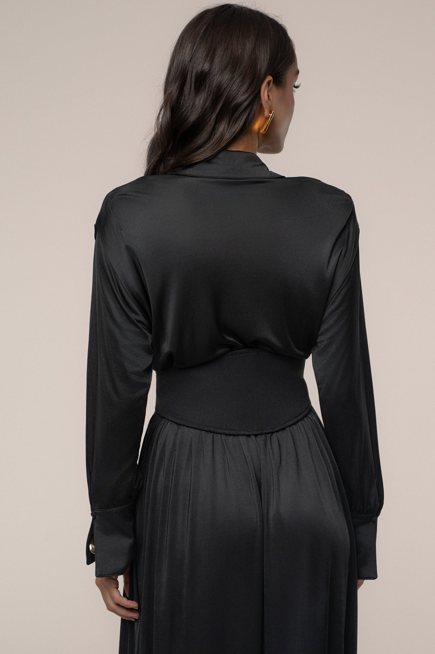 « Ligne Haute » — Robe Longue à Col, Noir