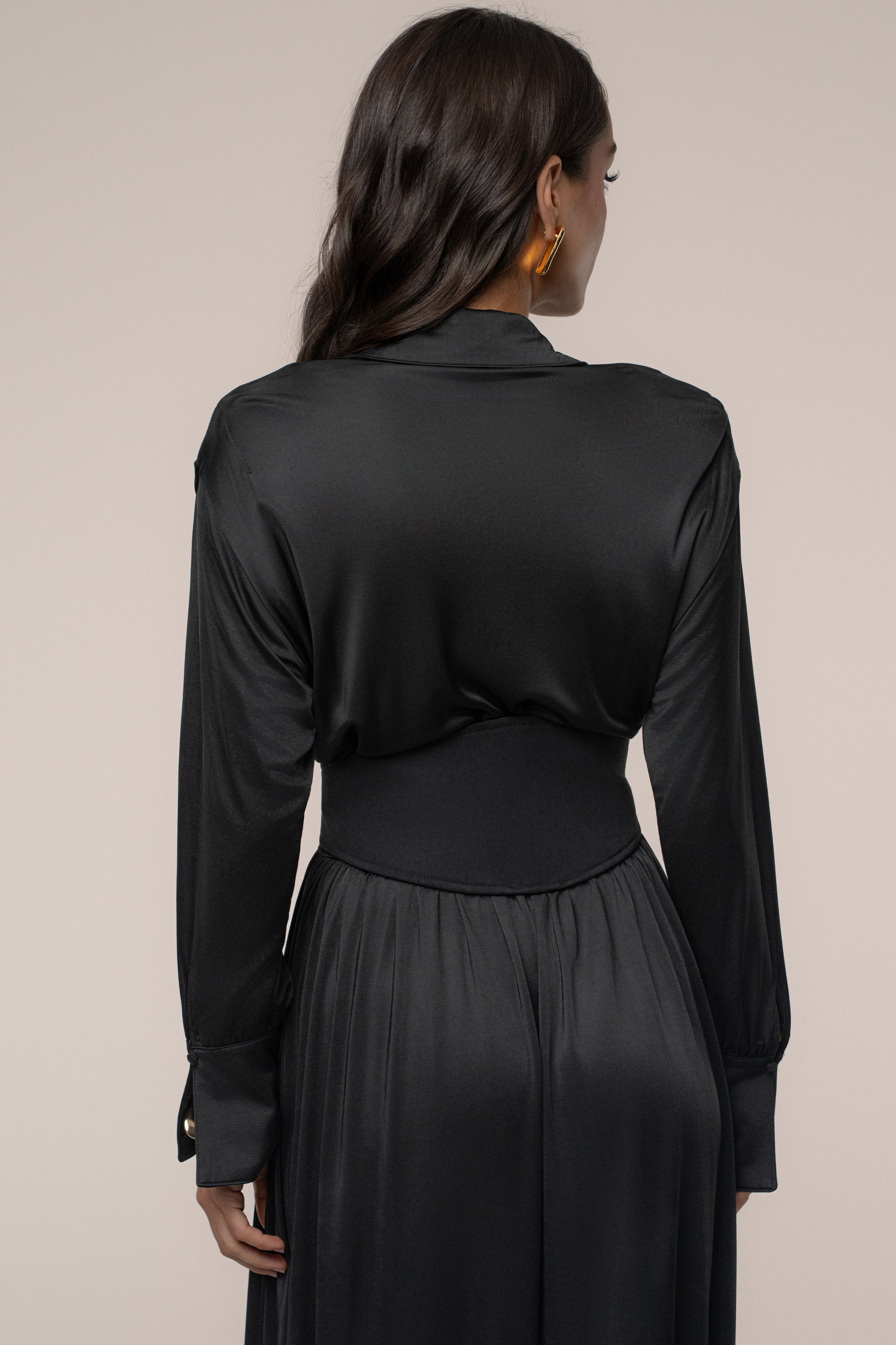 « Ligne Haute » — Robe Longue à Col, Noir