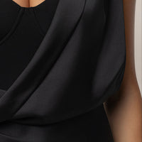 «Éclat satiné» — robe longue, noire