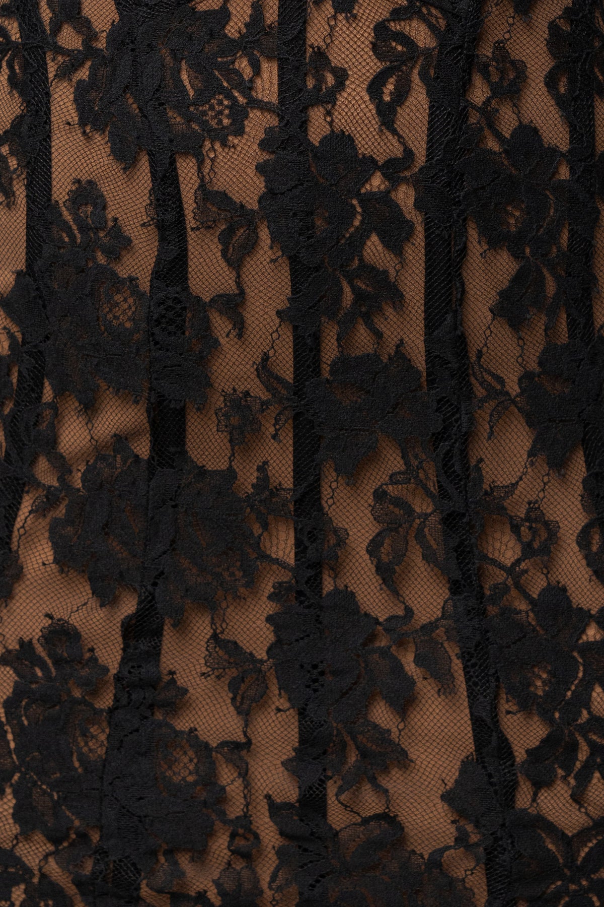 «Regard de dentelle» — robe mini, noire