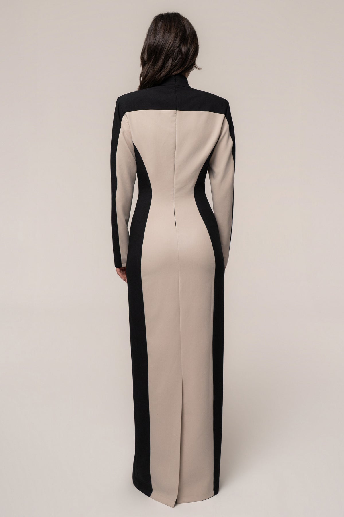 « Première Nuit » — Robe Longue Contrastée Manches Longues, Pierre/Noir