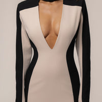 « Première Nuit » — Robe Longue Contrastée Manches Longues, Pierre/Noir