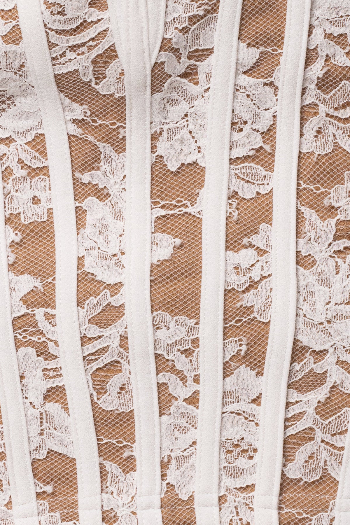 «Vœu d’ivoire» — robe corset en dentelle, ivoire