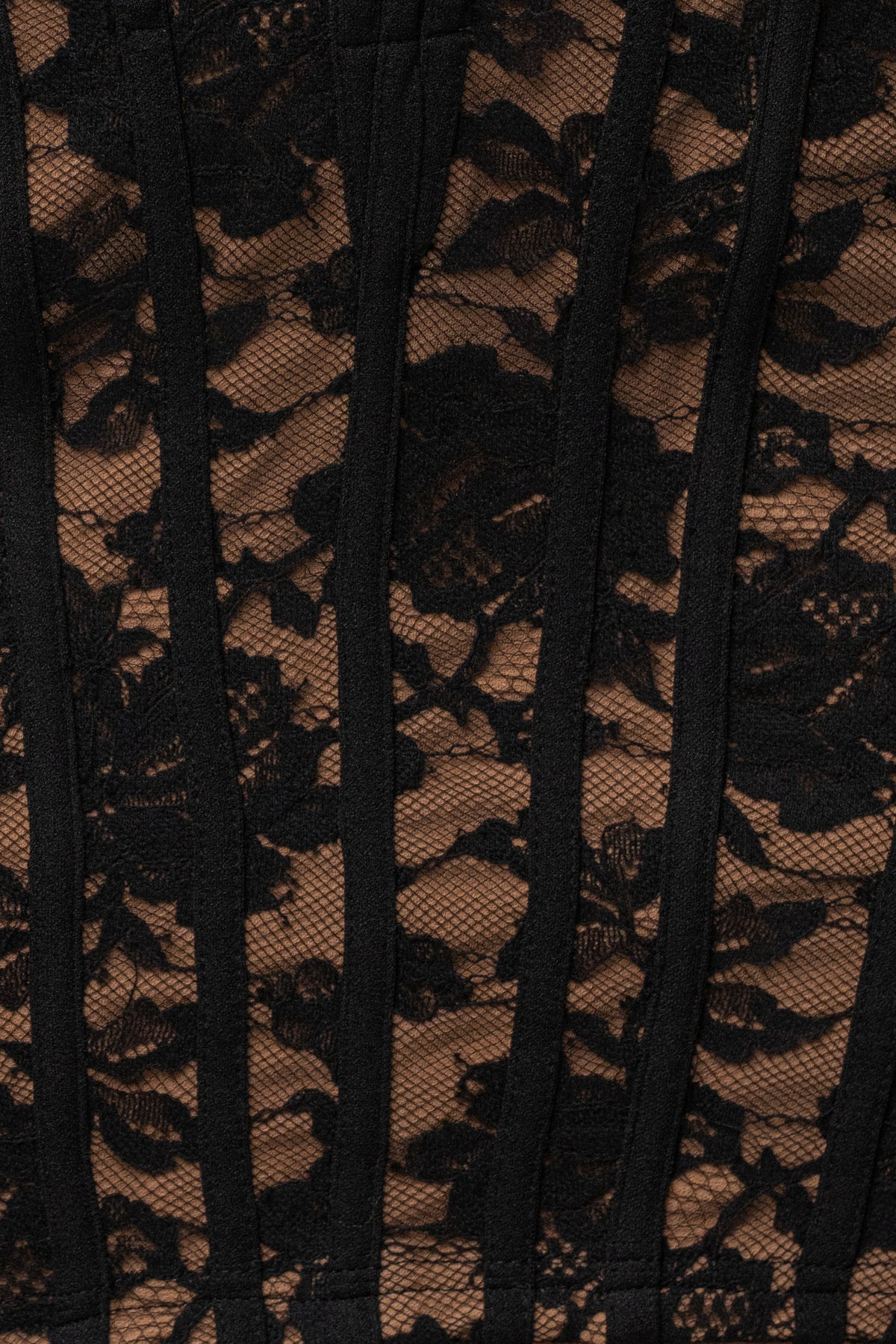 «Promesse en fleurs» — robe corset en dentelle, noire