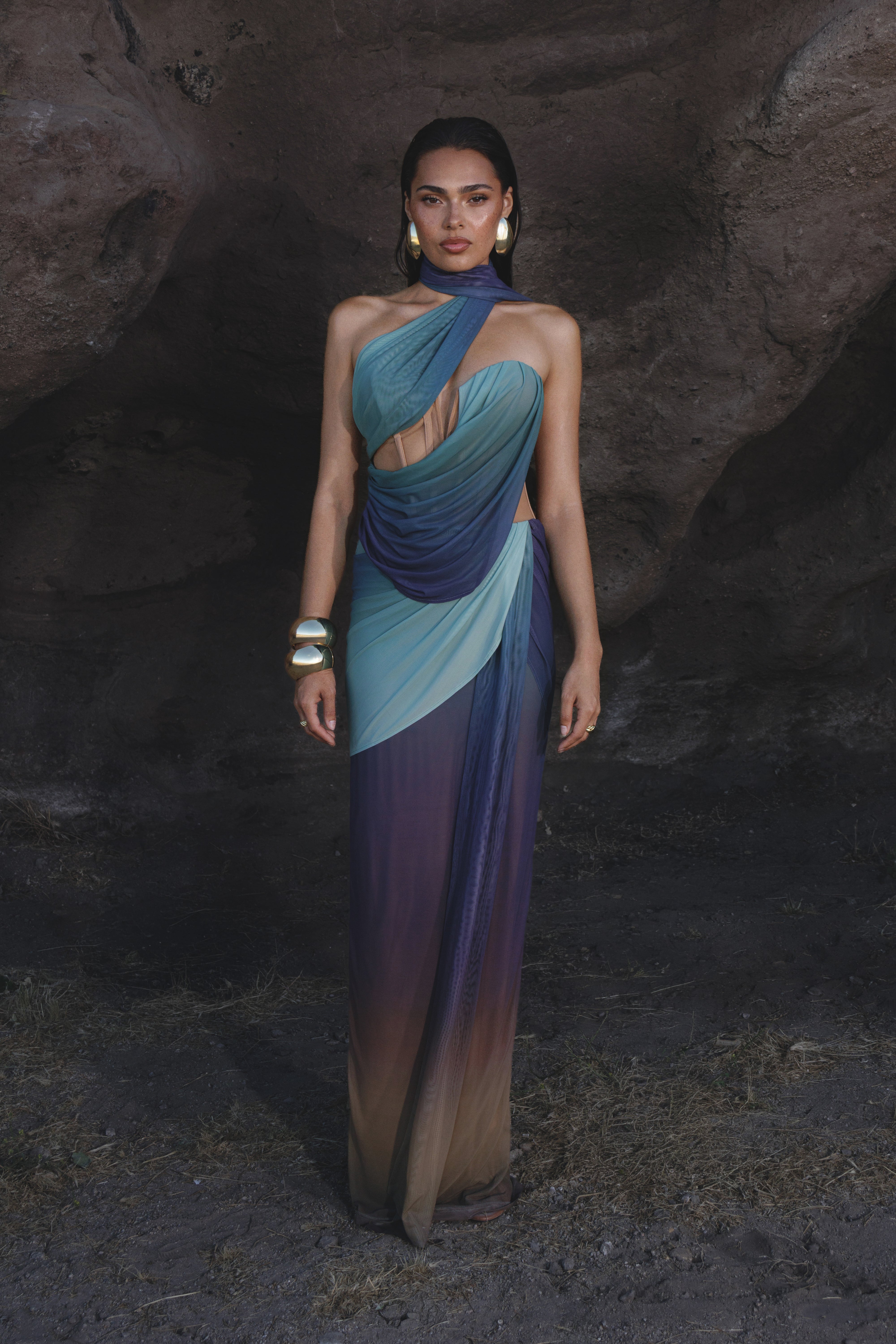 « Cœur d’Impératrice » — Robe Longue Drapée en Maille, Noir Ombré
