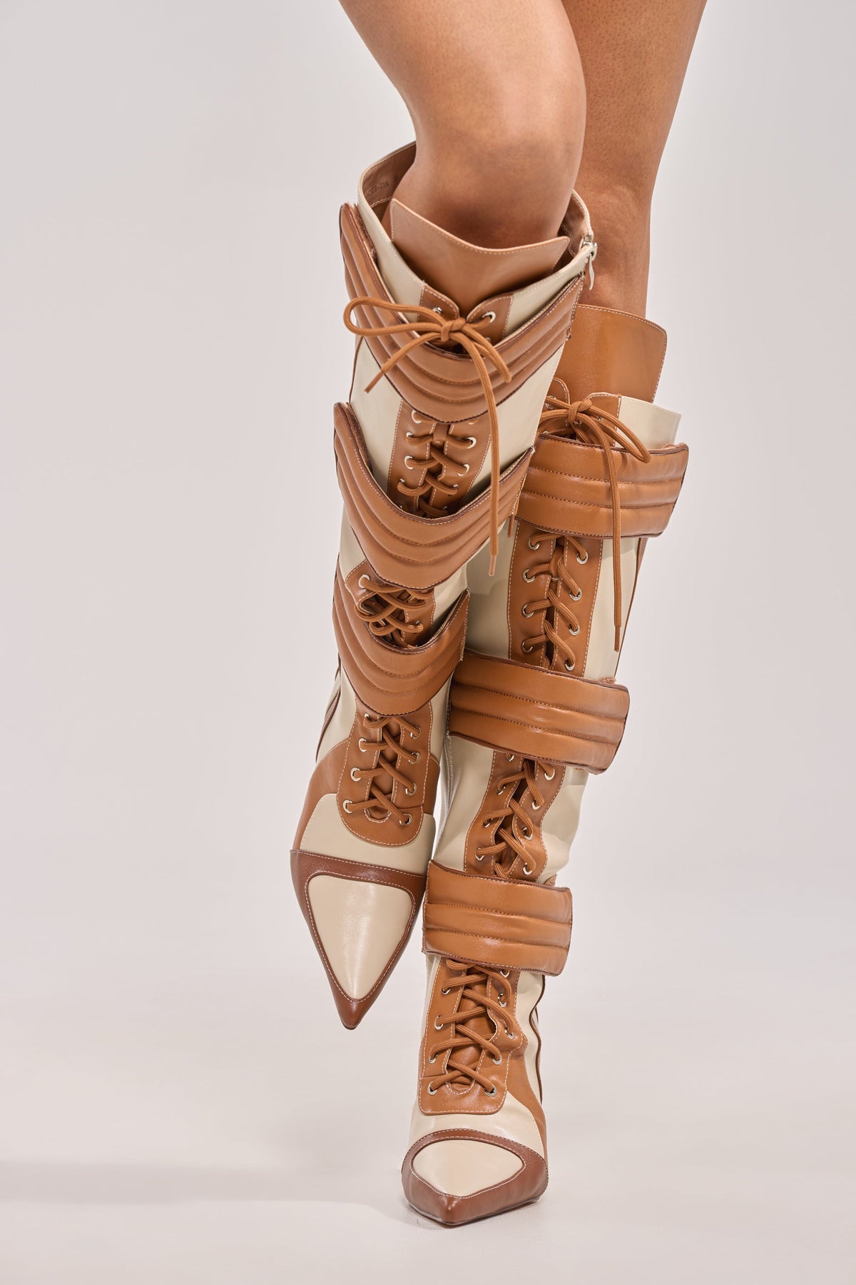 « Lumière » — Bottes à talon stiletto, Camel