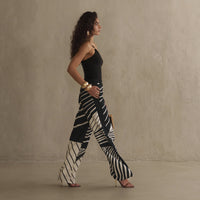 « Sahara » — Ensemble Pantalon Large Graphique, Noir