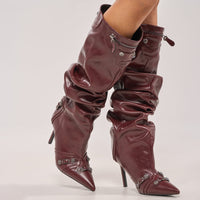 « Éclat Grenat » — Bottines Stiletto Froncées à Bijoux, Bordeaux