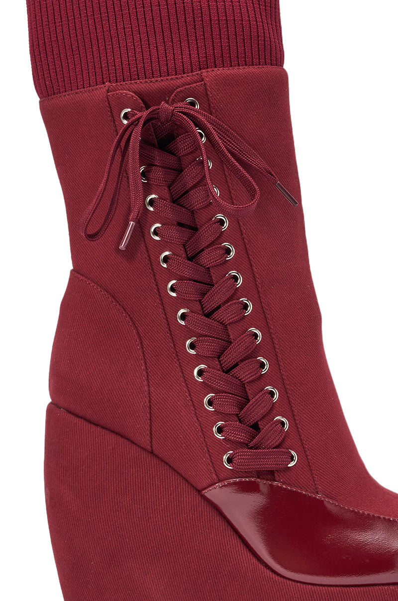 « Rêverie » — Bottines compensées, Bordeaux