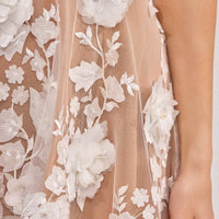 « Lilah » — Robe Mi-Longue Dentelle Fleurie, Nude et Blanc