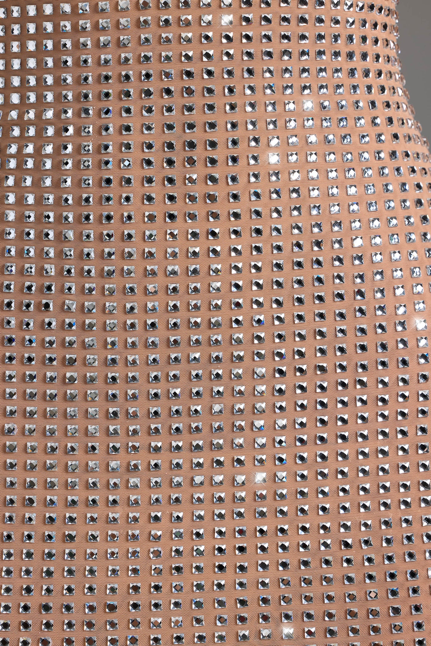 « Ambre » — Robe Mini Dos Nu Pailletée, Miel
