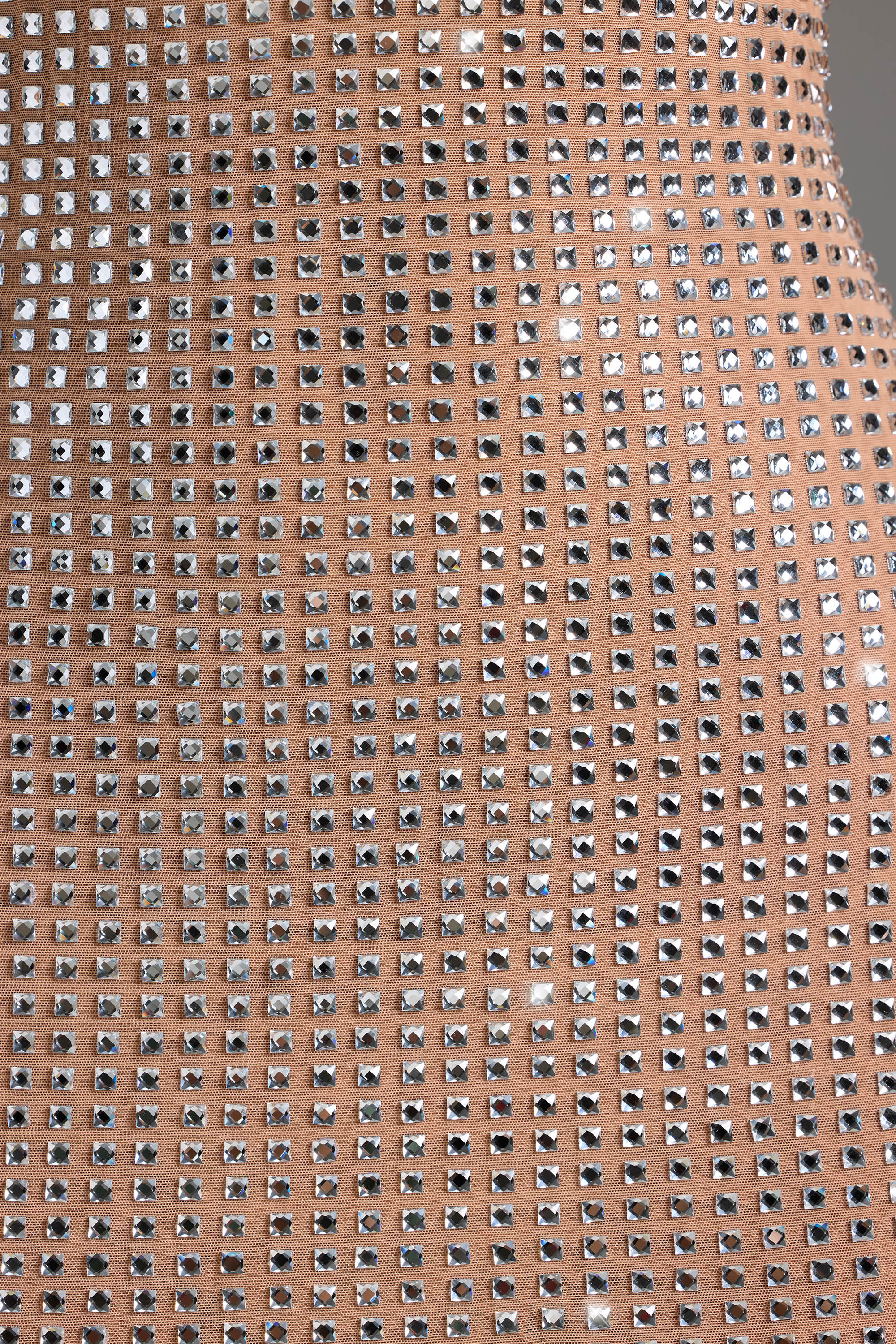 « Ambre » — Robe Mini Dos Nu Pailletée, Miel