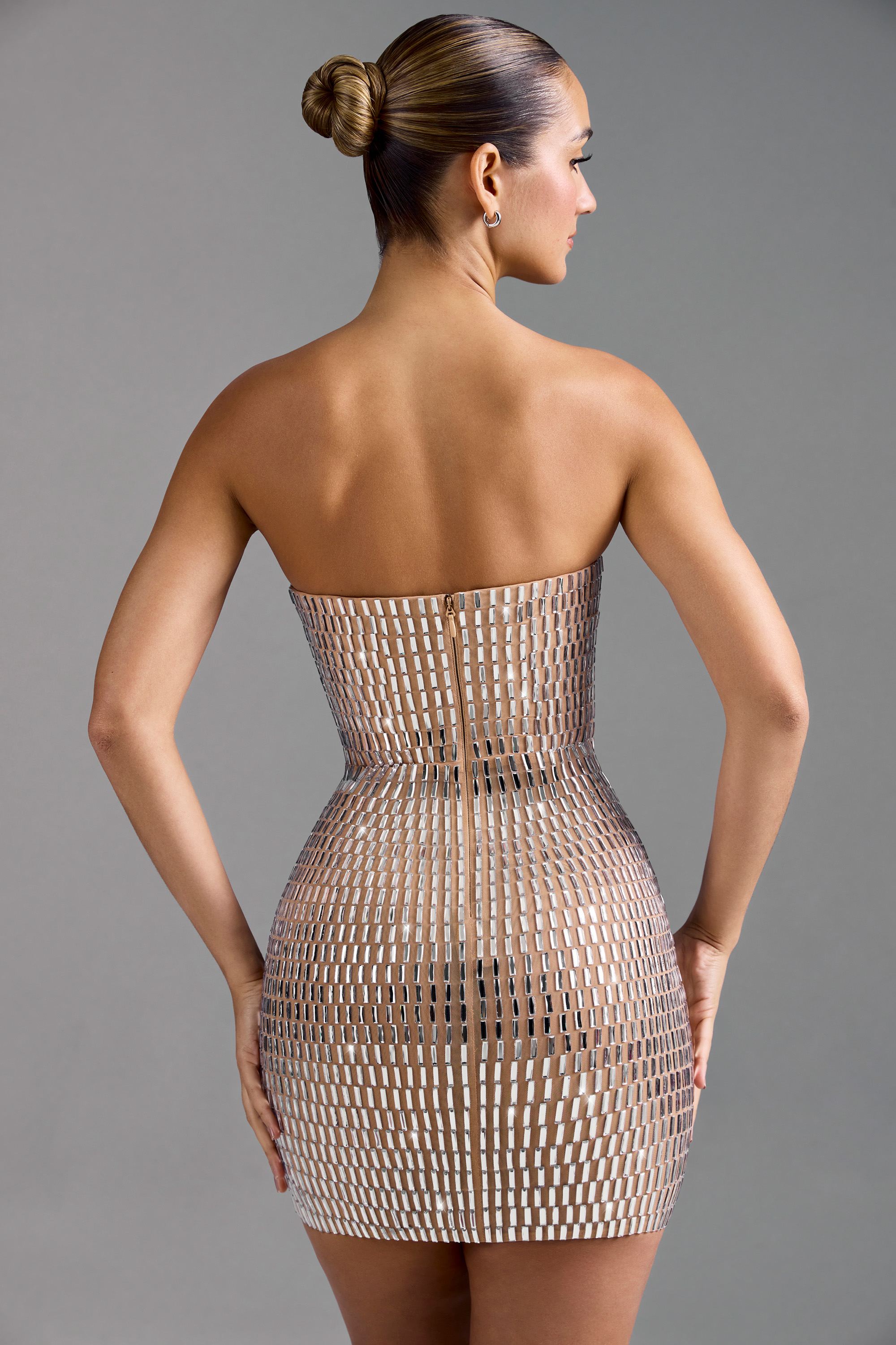 « Aurora » — Robe Mini Bandeau Scintillante, Amande