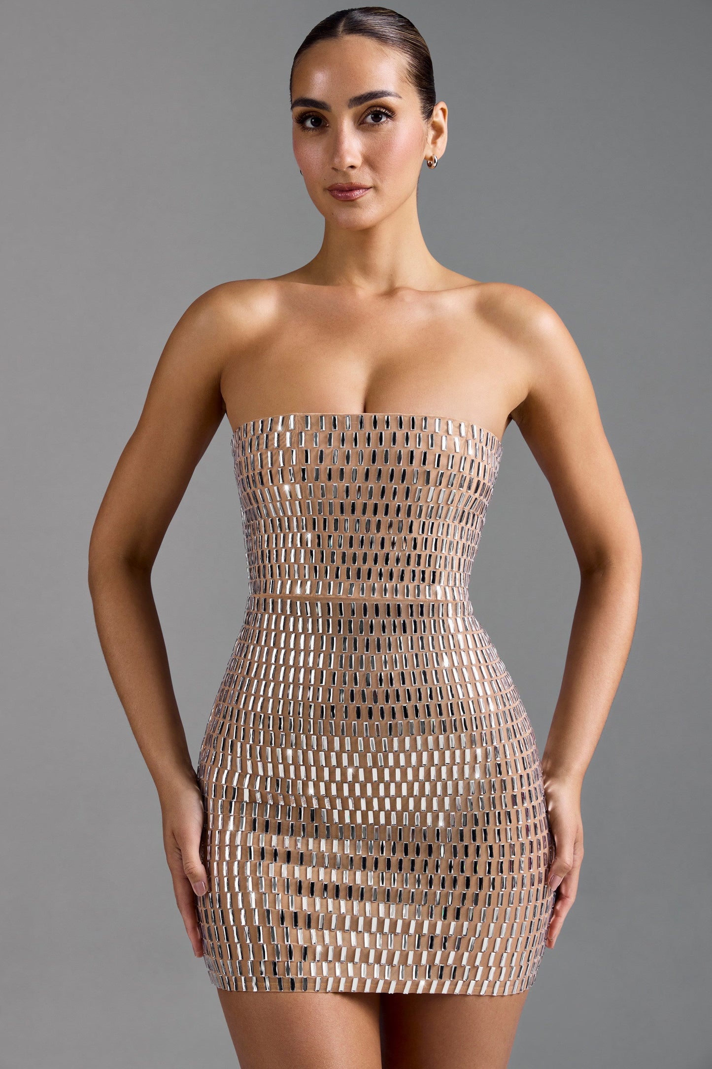 « Aurora » — Robe Mini Bandeau Scintillante, Amande