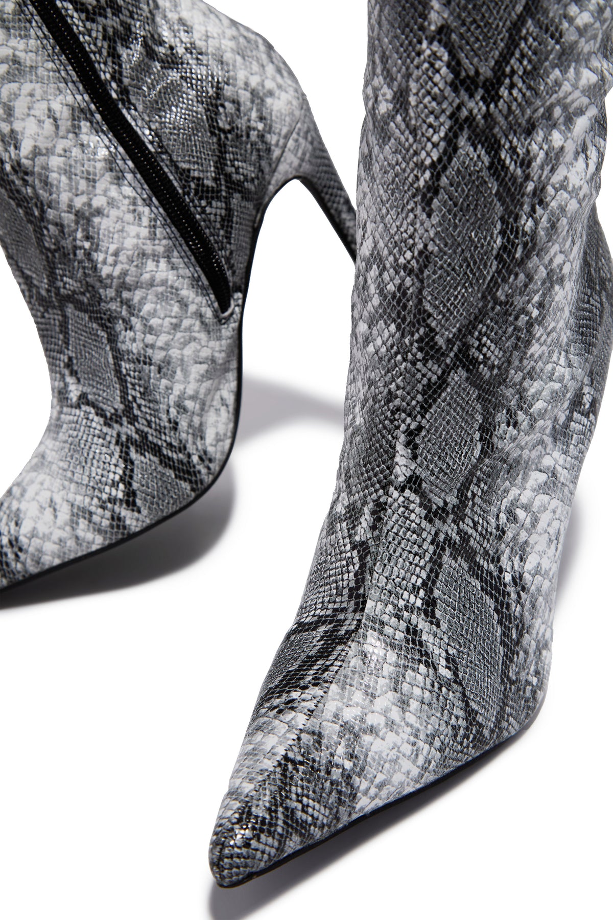 « Serpent Graphique » — Bottes Hautes à Talon Aiguille, Serpent Noir et Blanc