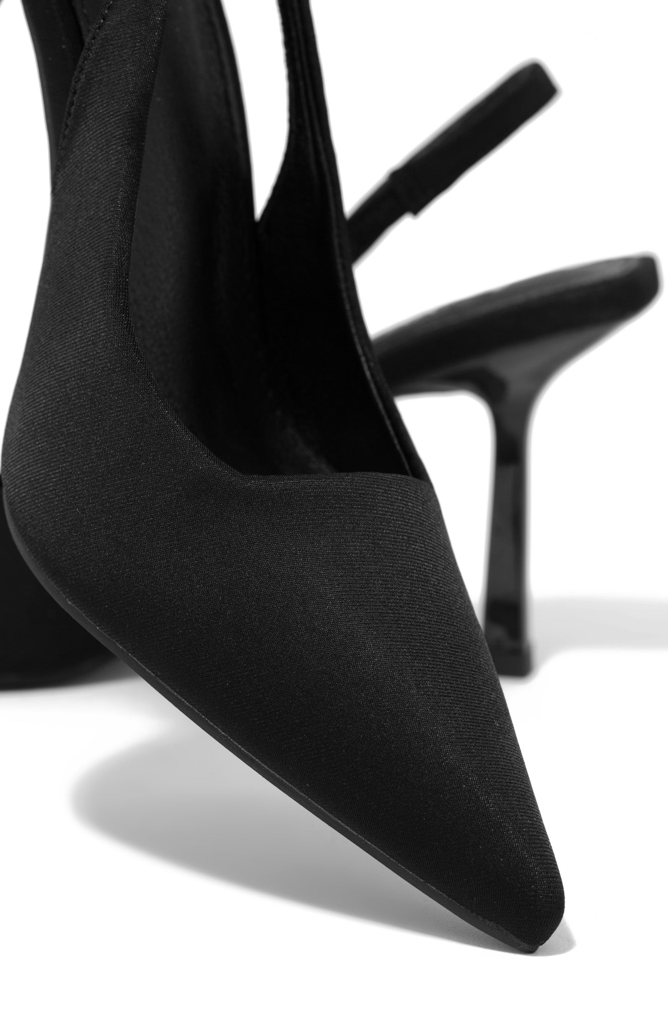 « Cariatide » — Escarpins Slingback, Noir