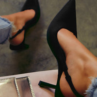 « Cariatide » — Escarpins Slingback, Noir