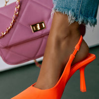 « Cariatide » — Escarpins Slingback, Orange