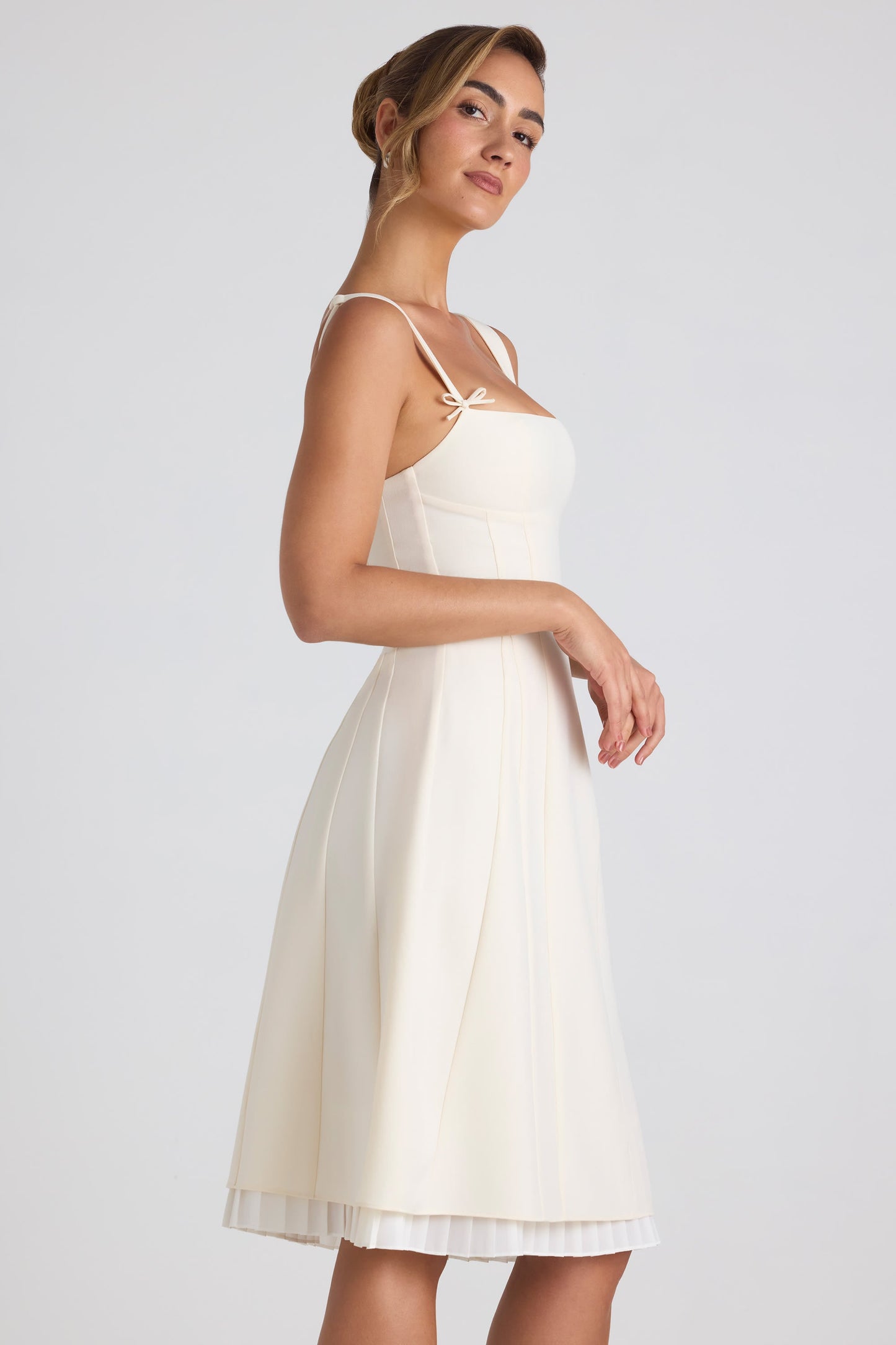 « Candeur » — Robe Midi Bardot Nœud Plissée, Ivoire