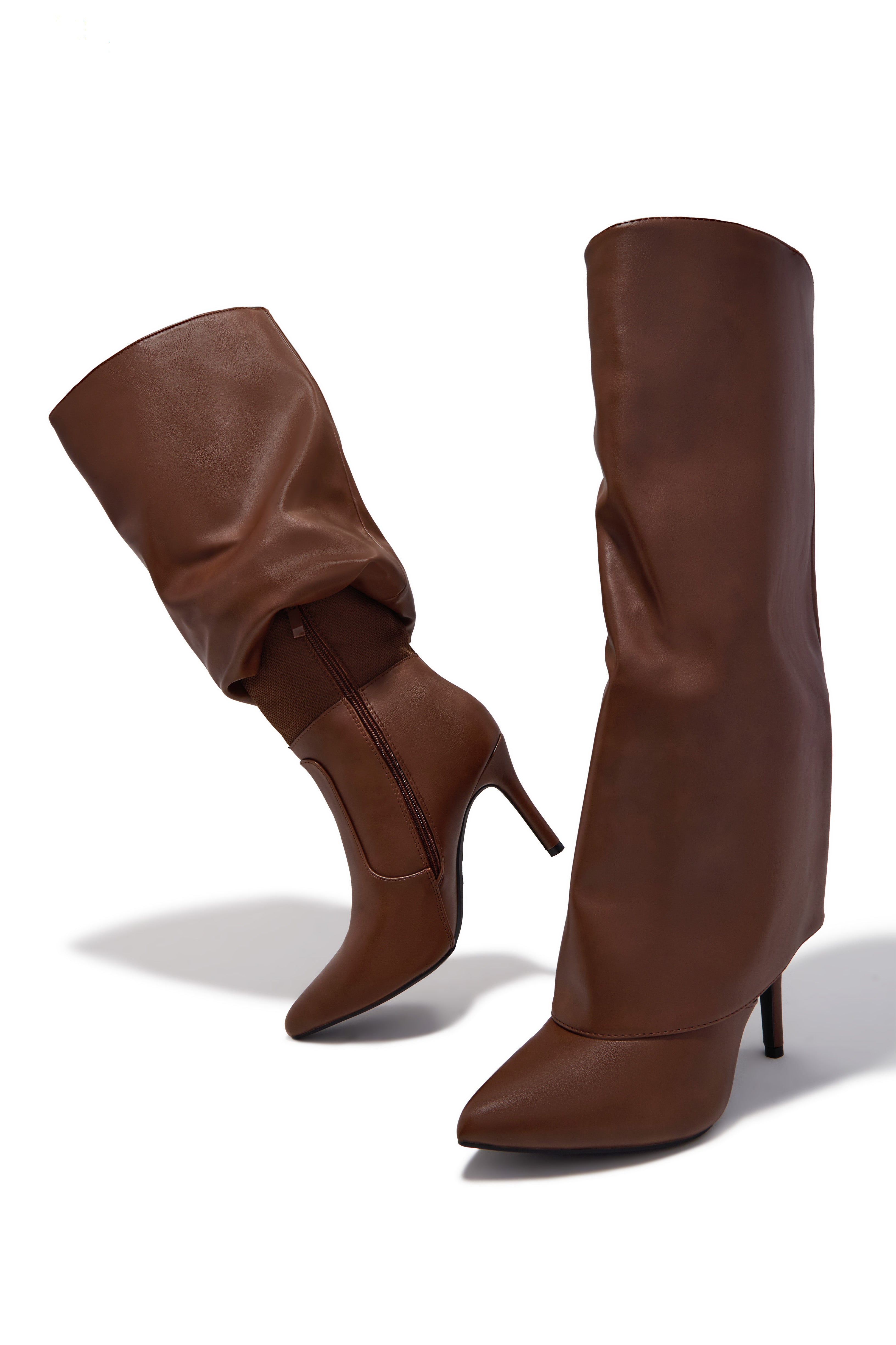 « Ambre Cavalière » — Bottes hautes à talon aiguille, Cognac