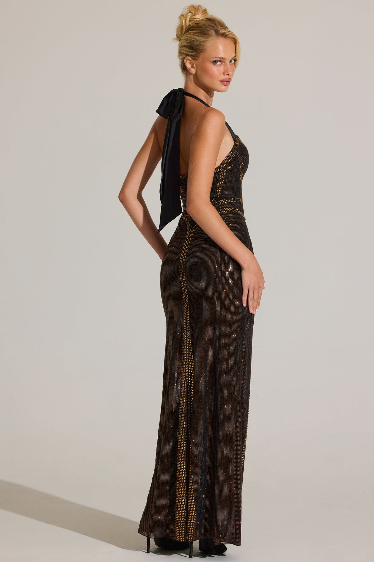 « Aurore Bronzée » — Robe Longue Dos-Nu Ornée, Bronze