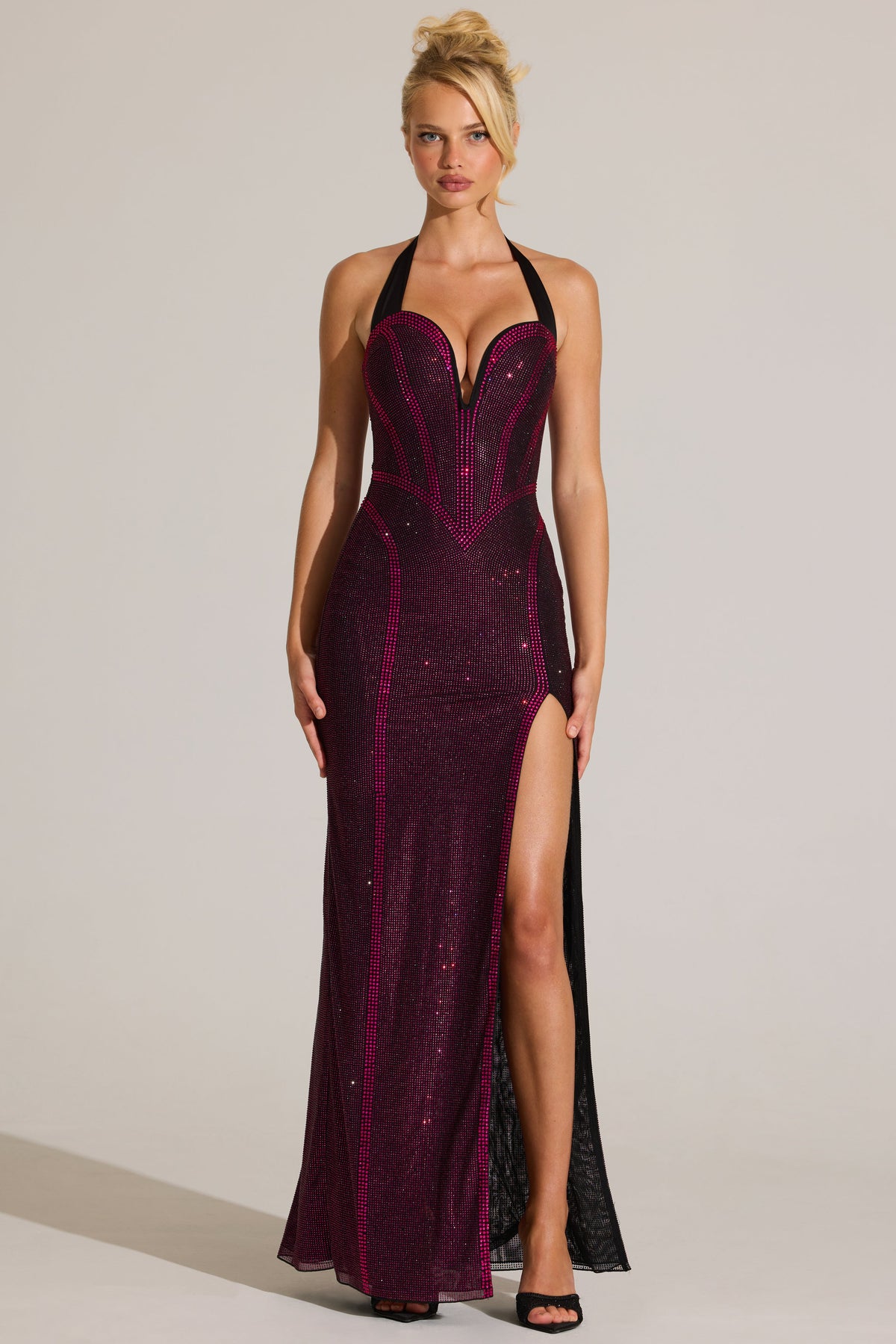 « Aurore Bronzée » — Robe Longue Dos-Nu Ornée, Rose Fuchsia
