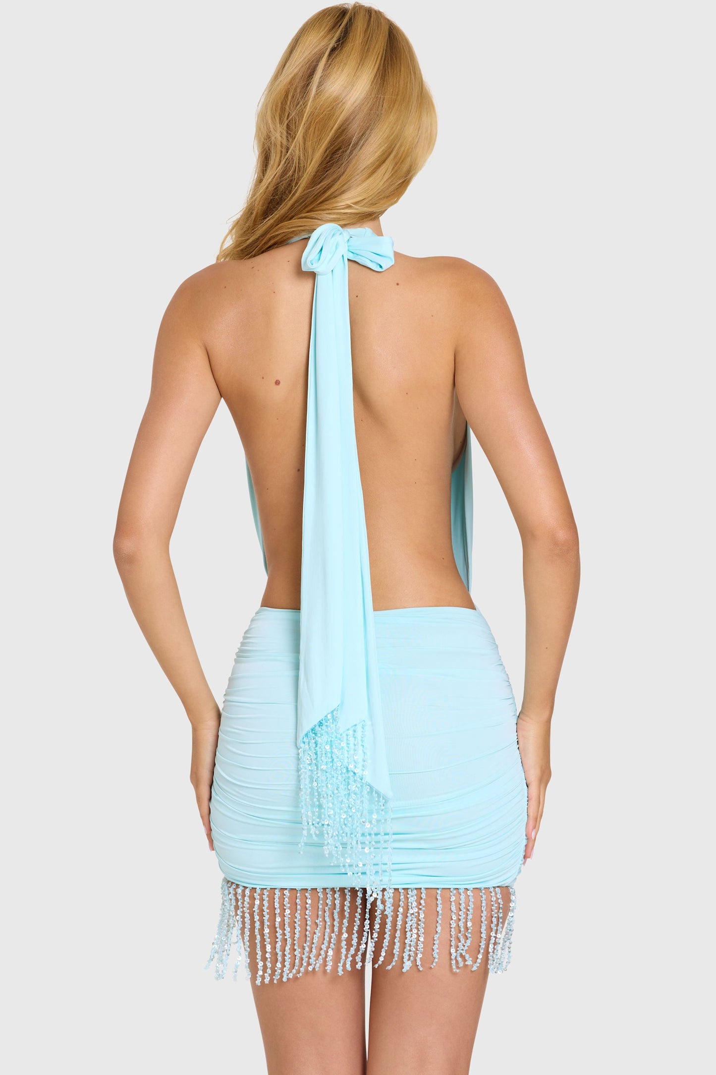 Robe courte turquoise frangée dos nu