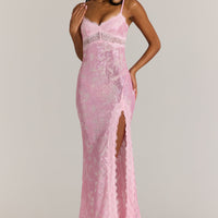 « Dentelle Rosée » — Robe Longue Bordée de Dentelle, Rose Poudré