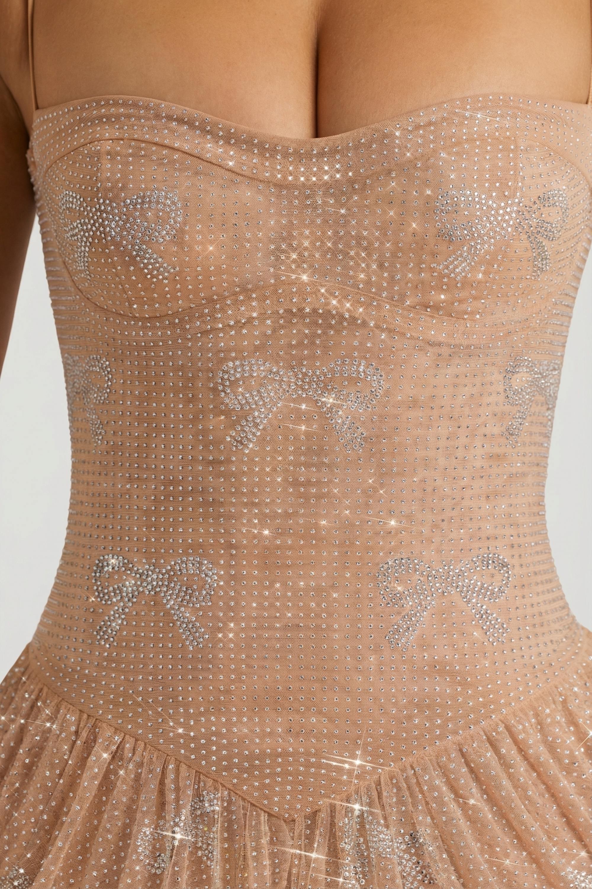« Atiyah » — Robe Mini Patineuse Ornée, Amande
