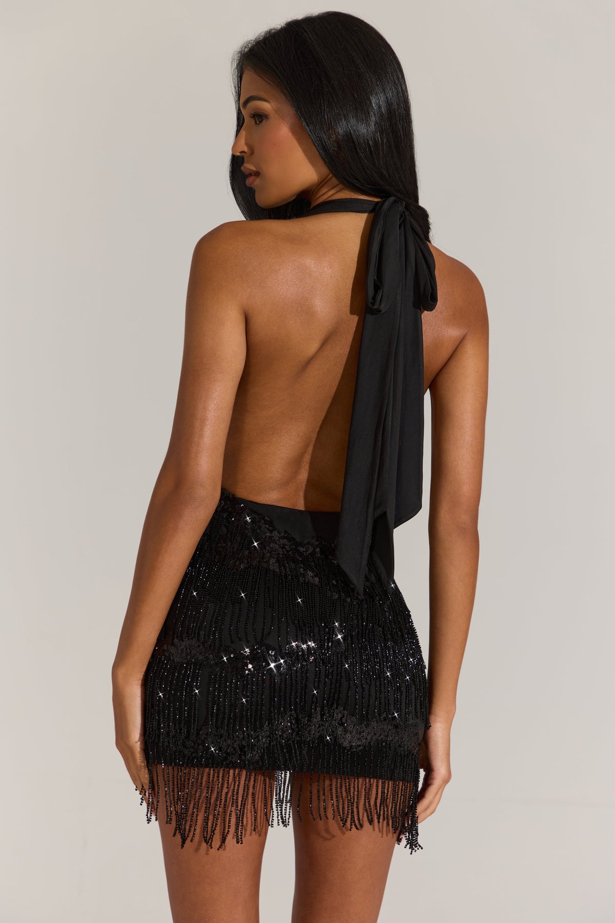 « Nuit en Fête » — Robe Courte Dos-Nu à Franges, Noir