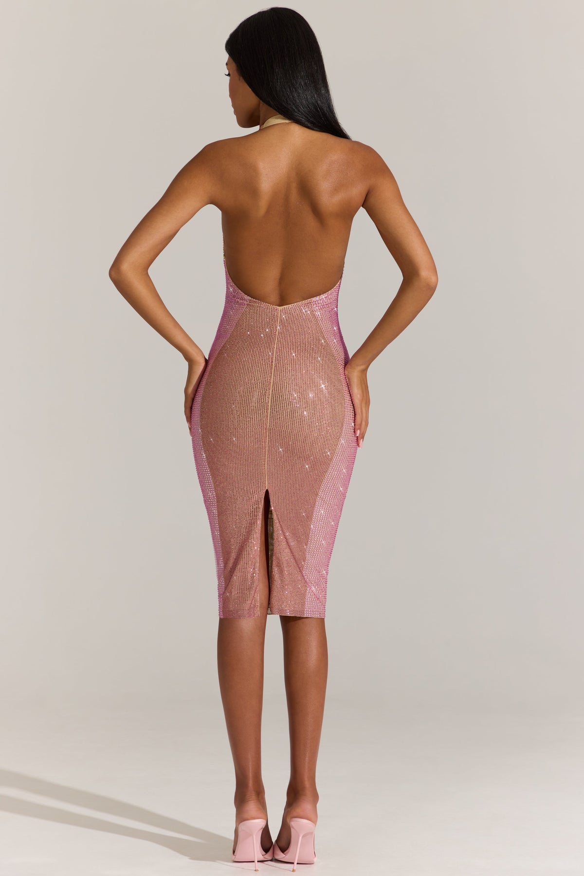 « Rose d’Opale » — Robe Midi Dos-Nu Ornée, Rose Poudré
