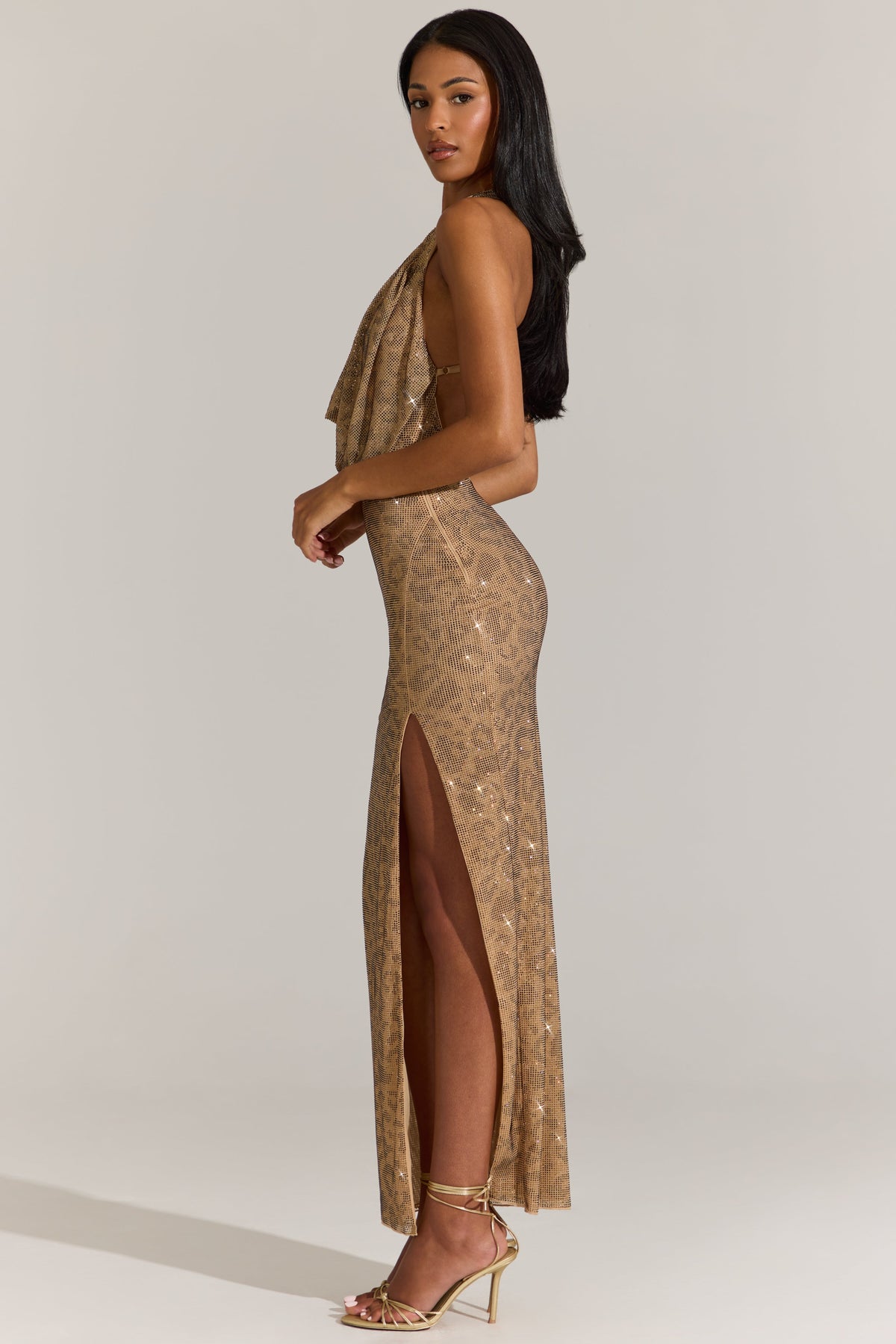 « Fauve d’Or » — Robe Longue Col Drapé, Léopard Doré