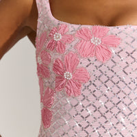 « Floraison » — Robe Courte Col Carré Brodée, Rose Poudré