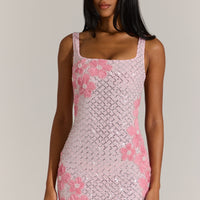 « Floraison » — Robe Courte Col Carré Brodée, Rose Poudré