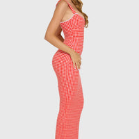 Robe longue à motif vichy rouge, encolure cœur et dentelle