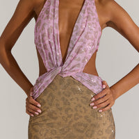 « Panthère Rose » — Robe Longue Découpée Ornée, Léopard Rose
