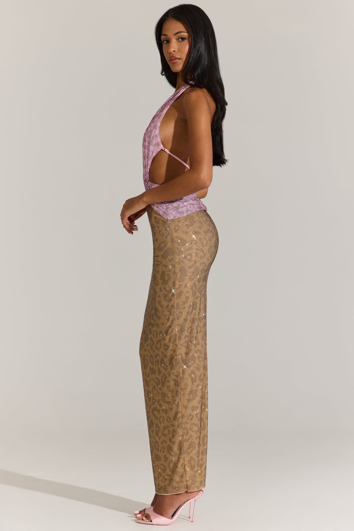 « Panthère Rose » — Robe Longue Découpée Ornée, Léopard Rose