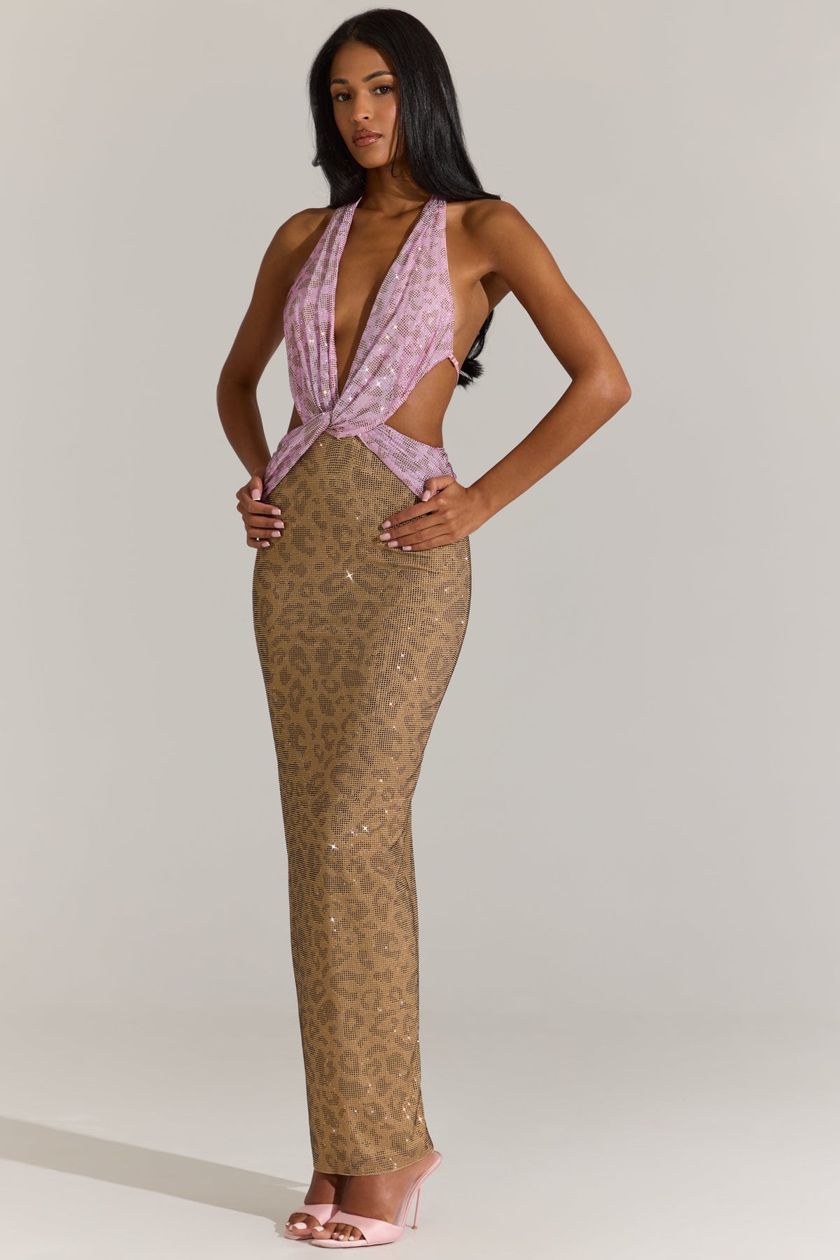 « Panthère Rose » — Robe Longue Découpée Ornée, Léopard Rose