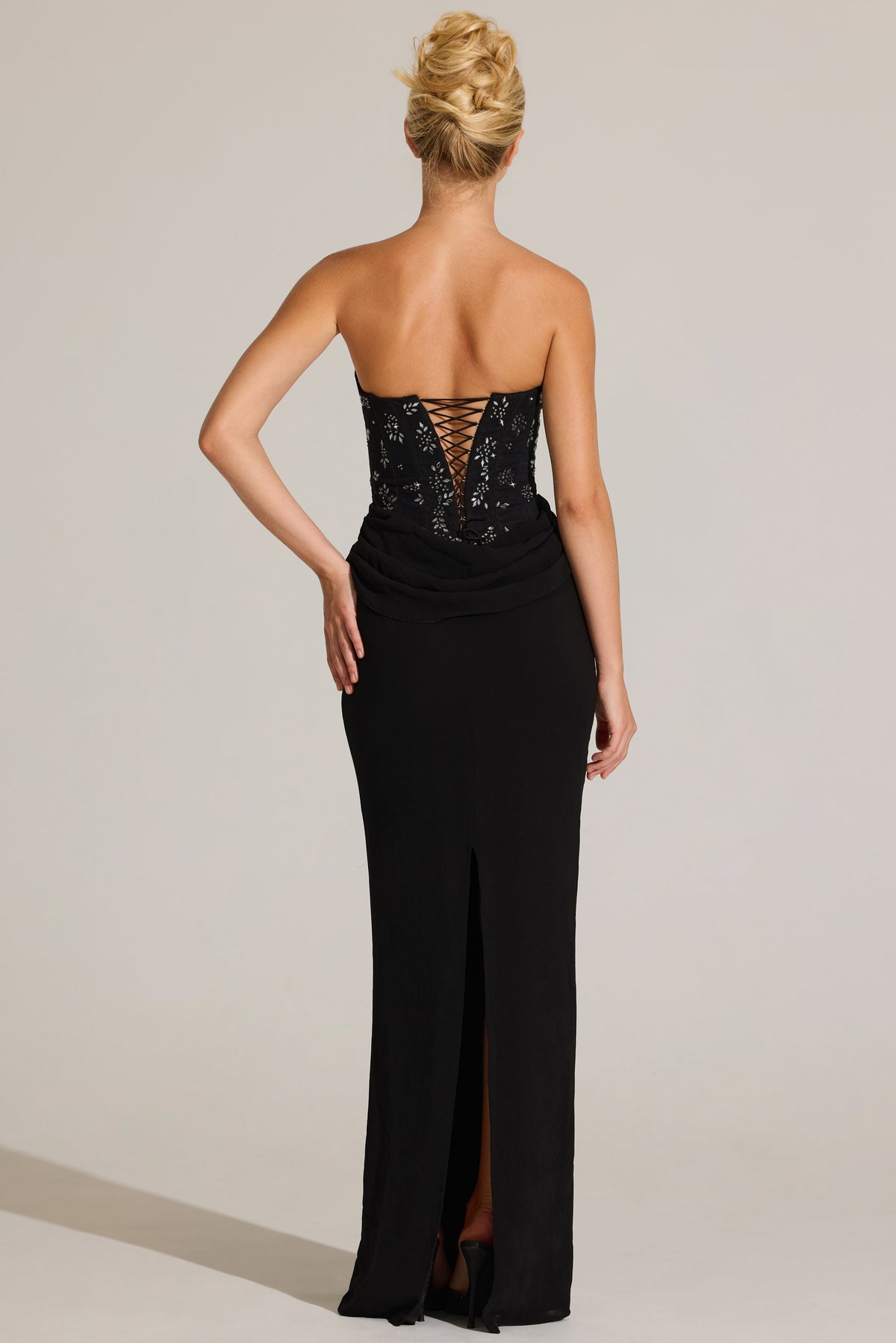 « Ébène Couture » — Robe Longue Corset Orné, Noir