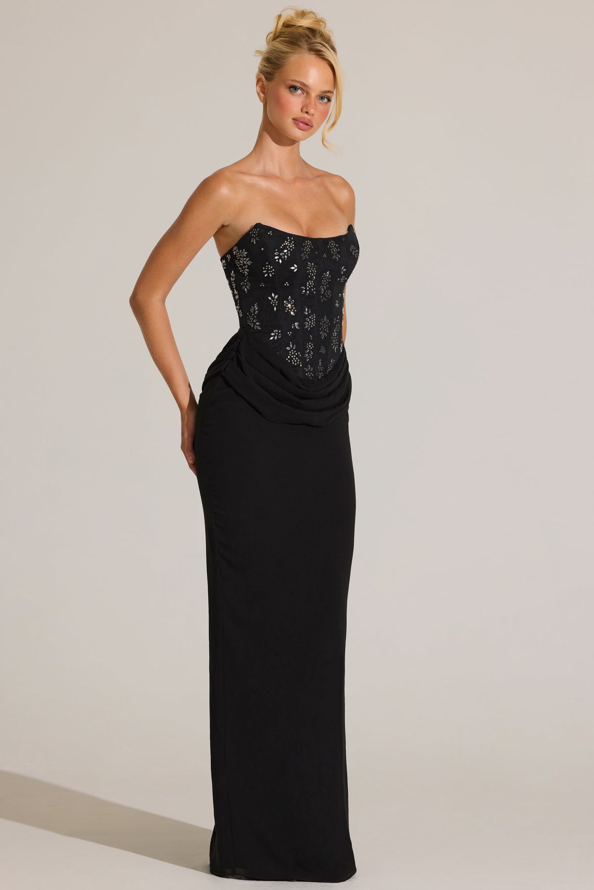 « Ébène Couture » — Robe Longue Corset Orné, Noir
