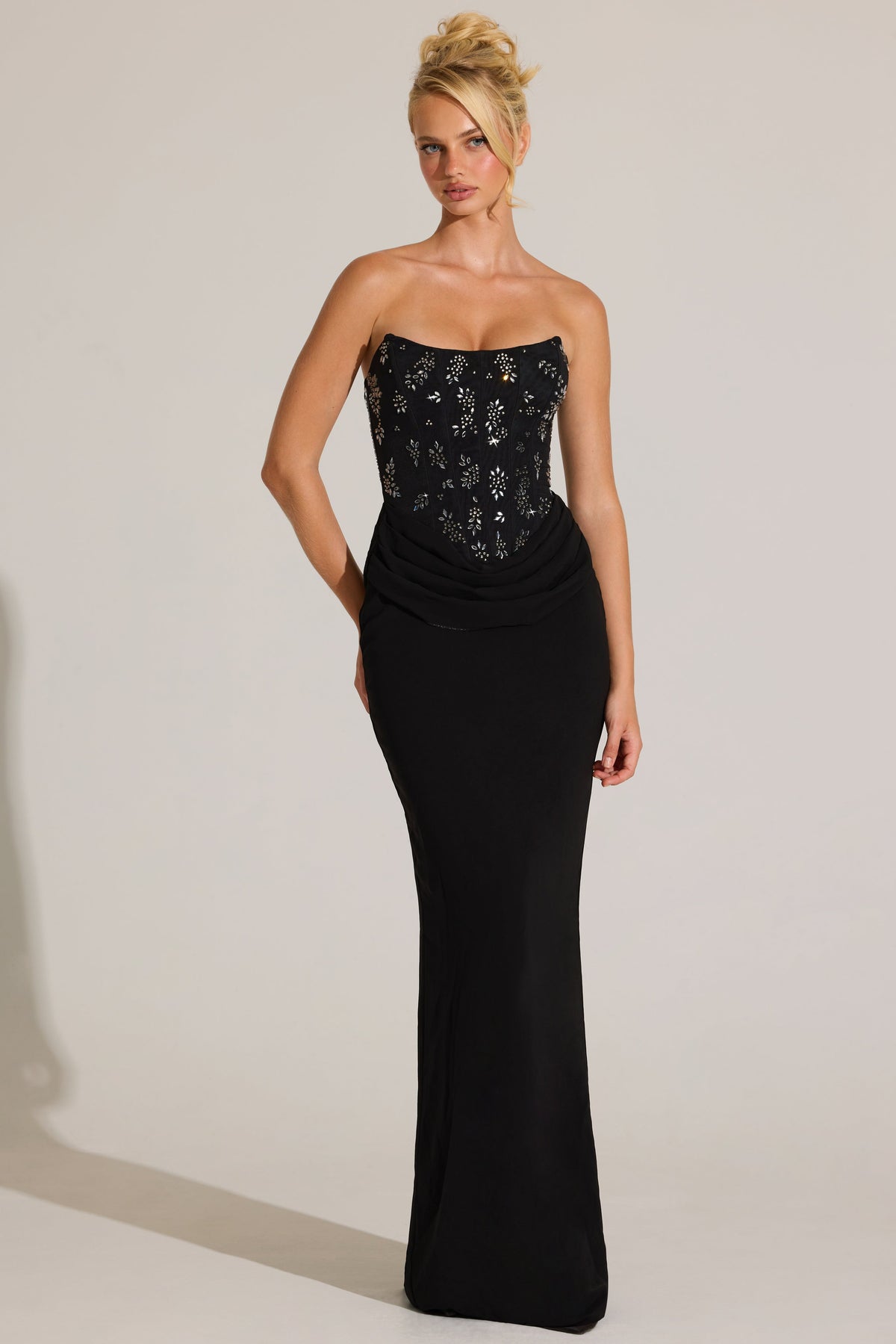 « Ébène Couture » — Robe Longue Corset Orné, Noir