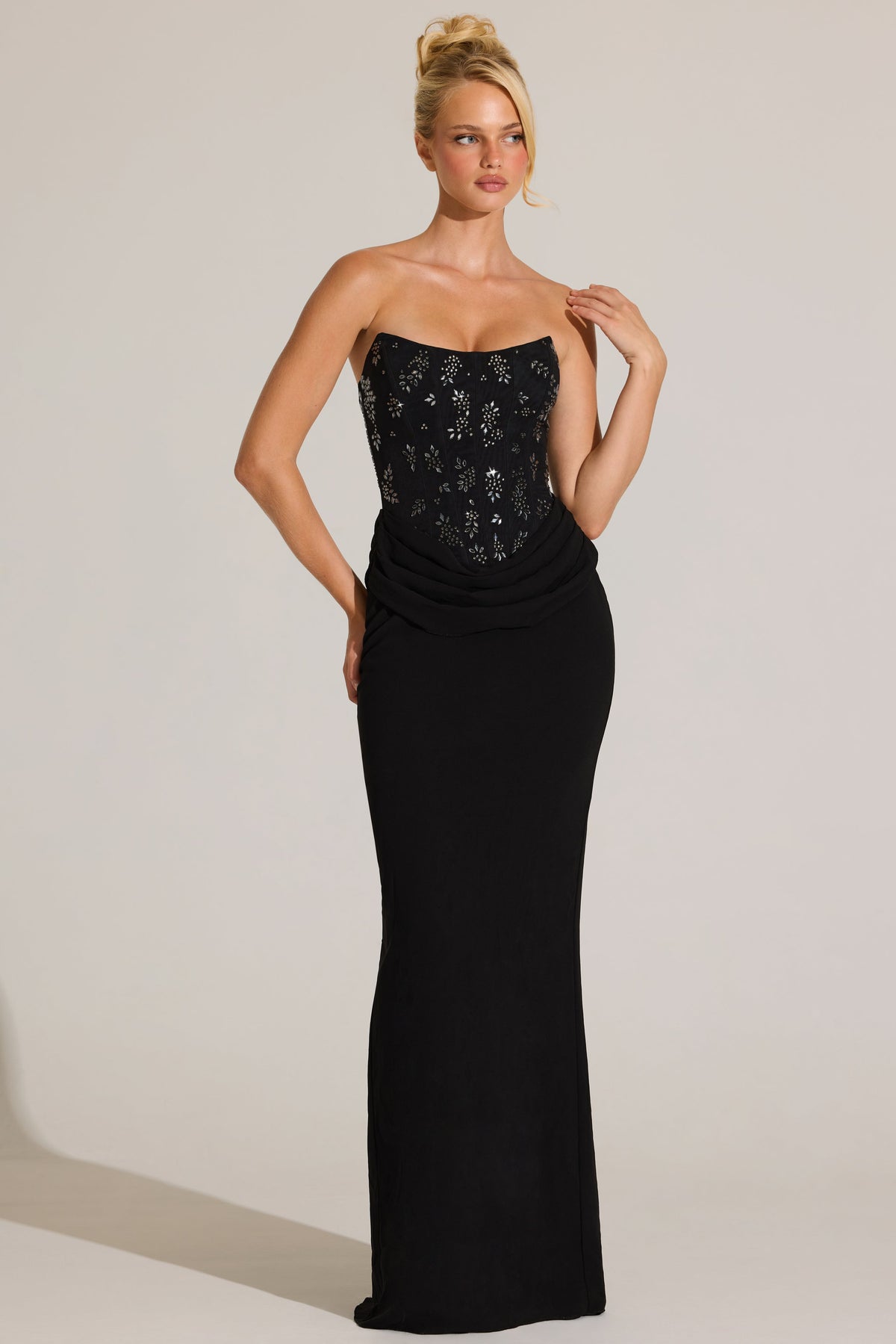 « Ébène Couture » — Robe Longue Corset Orné, Noir