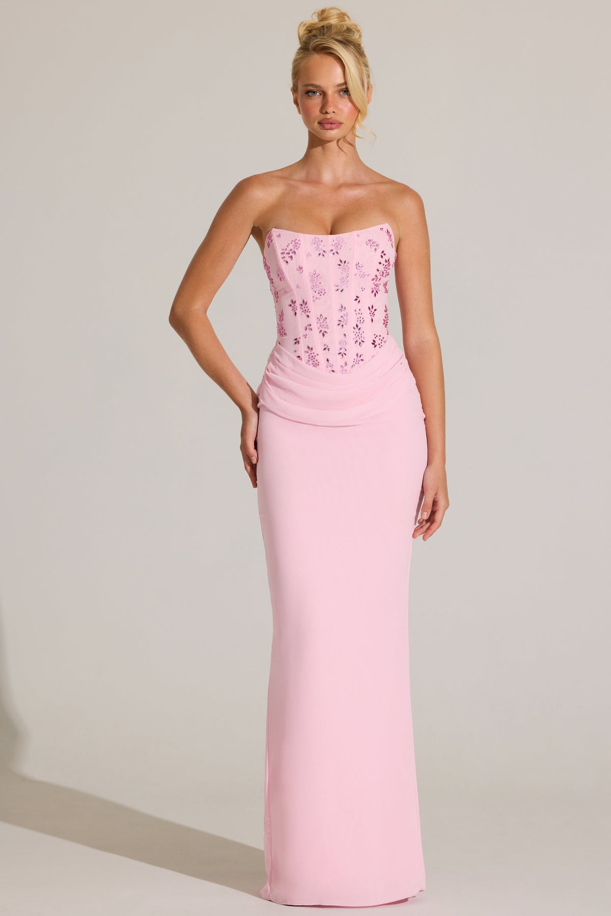 « Nuage Couture » — Robe Longue Corset Orné, Rose Poudré