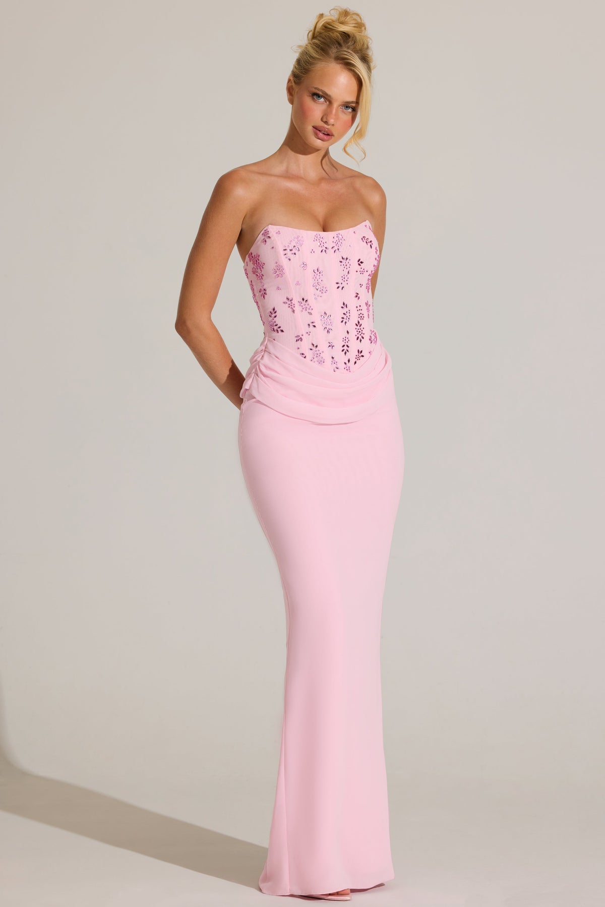 « Nuage Couture » — Robe Longue Corset Orné, Rose Poudré