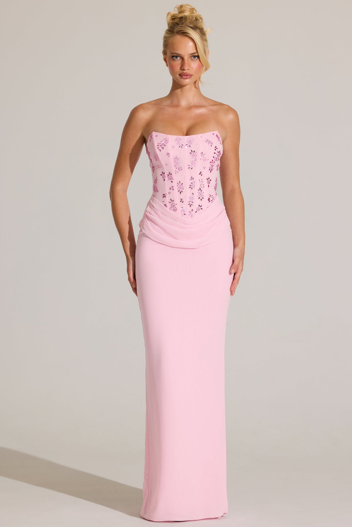 « Nuage Couture » — Robe Longue Corset Orné, Rose Poudré